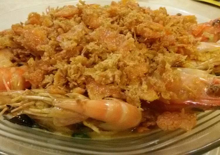 Recipe of Quick Butter Prawn with Salted Egg and Floss Garnishing