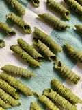 Garganelli alle barbe di carota, con funghi e pomodorini secchi