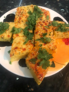 ચણા ના લોટ ના ઢોકળા (Chana Flour Dhokla Recipe In Gujarati) રેસીપી મુખ્ય ફોટો