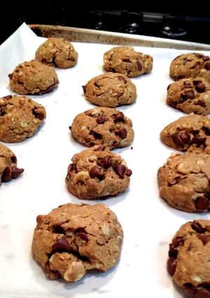 A picture of Chocolate chips Oatmeal Cookies.