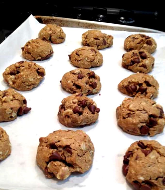 A picture of Chocolate chips Oatmeal Cookies.