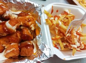 Una foto de Booneles y papas ala francesa