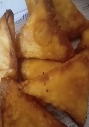 A picture of Alu ke samosay.