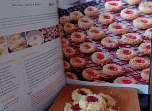 Foto resep Strawberry Thumbprint Cookies (Resep cc Tintin Rayner)