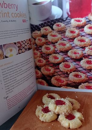 Foto resep Strawberry Thumbprint Cookies (Resep cc Tintin Rayner)