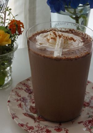 Foto principal de Chocolate frío a las especias y crema chantilly