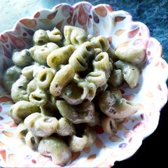 A picture of Basil pesto macaroni.