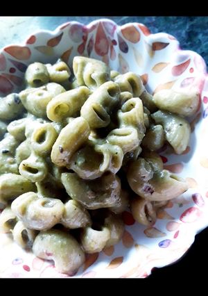 A picture of Basil pesto macaroni.