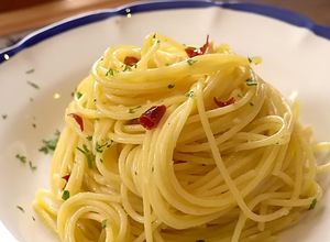 Foto de Spaguetti alho e óleo