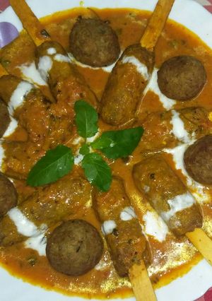 A picture of Kamalkakdi chaap curry.