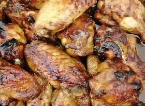 Una foto de Alitas de pollo picantes confitadas estilo Cecilia