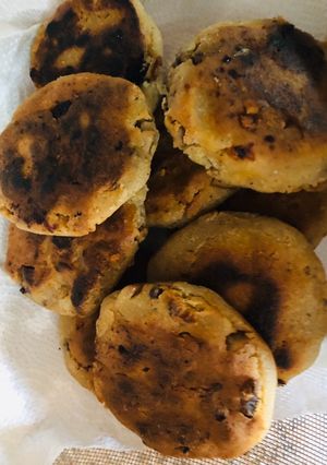 Una foto de Gorditas de puyul y chicharroncitos rellenas de queso Feta! 🍺