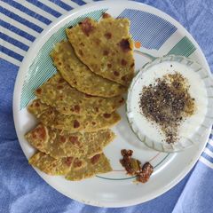 A picture of Lauki onion malai parantha.