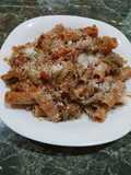 Tortiglioni integrali al sugo con fagiolini e cipolla