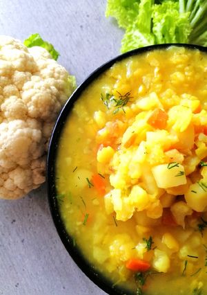 Фото Овощной суп 🍲с цветной капустой и горохом.
