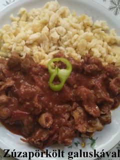 Zúzapörkölt galuskával recept fotója