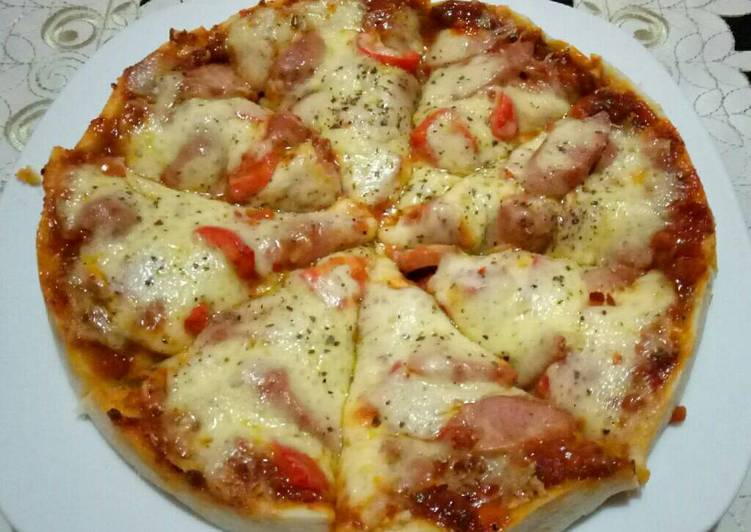 Langkah Mudah untuk Membuat Beef Pizza with Mozarella Cheese Anti Gagal