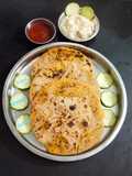 બટાકા ના સ્ટફડ પરાઠા (Potato Stuffed Paratha Recipe In Gujarati)