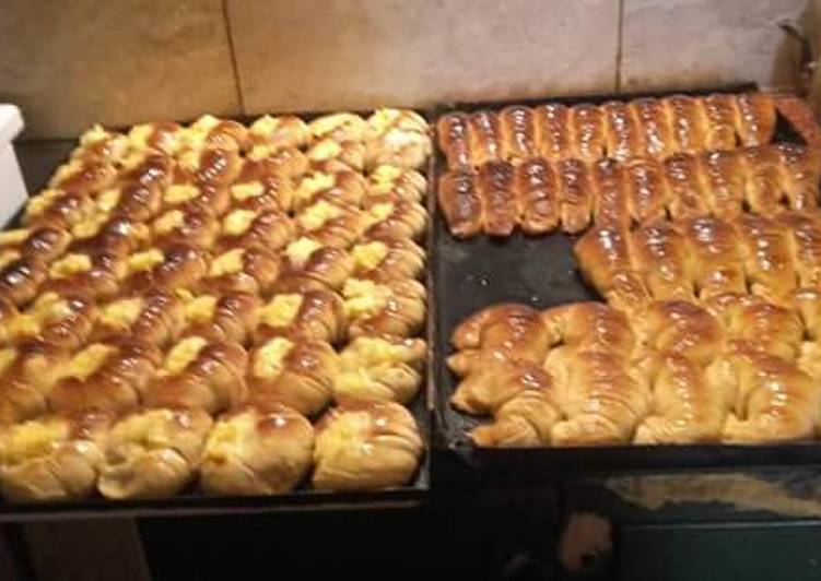 Facturas y medialunas caseras