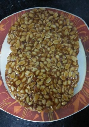A picture of Groundnut (Peanuts) Chikki.