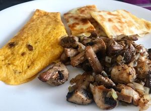 Una foto de Quesadillas y Omelette