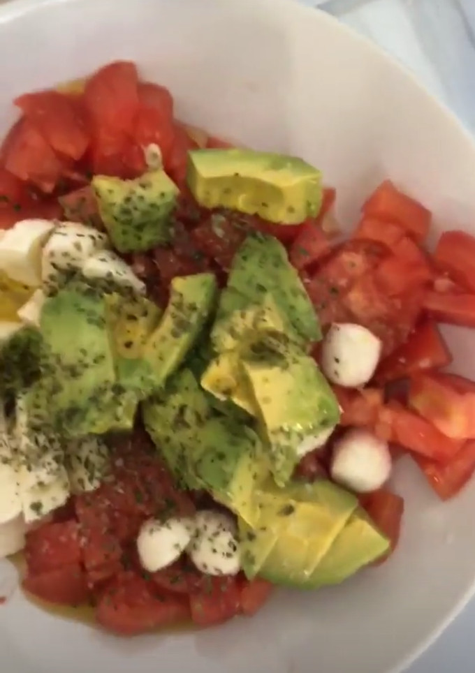 Una foto de Ensalada aguacate