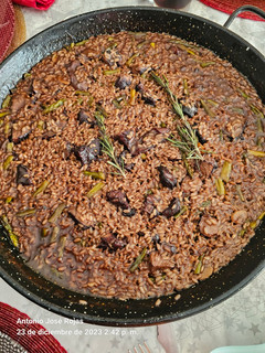 Una foto de Arroz de conil de ternera "morcillo"