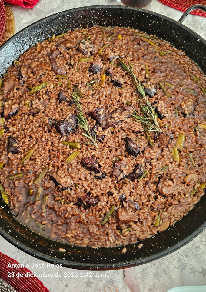 Una foto de Arroz de conil de ternera "morcillo"