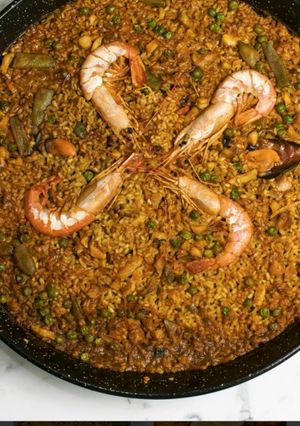 A picture of Paella.