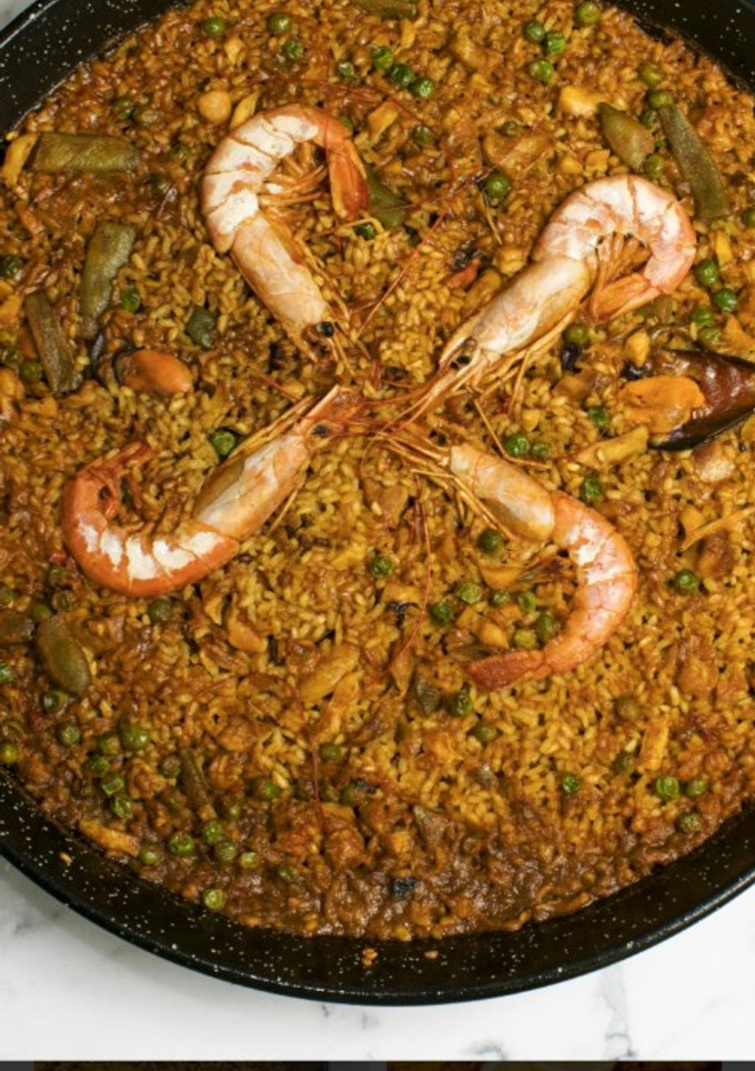 Una foto de Paella