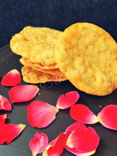 ફરસી પૂરી(Farsi poori recipe in gujarati) રેસીપી મુખ્ય ફોટો