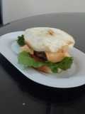 Bánh mì kẹp ham bò