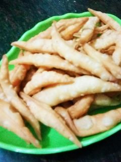 नमकपारे (Namakpare recipe in hindi) रेसिपी मुख्य फोटो