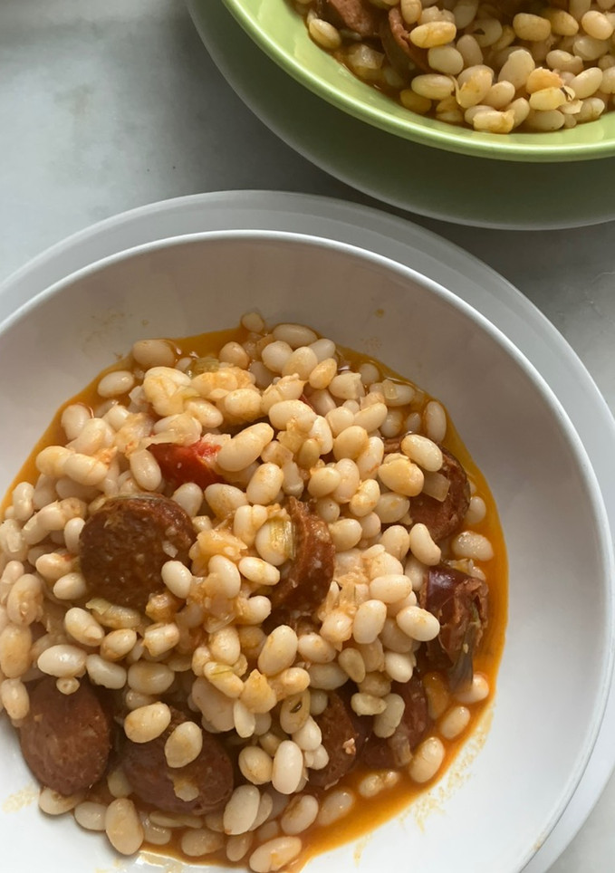 Una foto de Mongetes de Girona con chorizo, en 10’