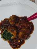 Albóndigas de espinacas en salsa de confit de pato