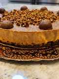 Tarta de Suchard con base de galletas y turrón de jijona