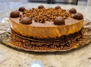 Foto principal de Tarta de Suchard con base de galletas y turrón de jijona