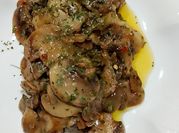 Una foto di funghi trifolati