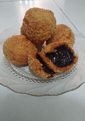 Foto resep Bola-bola ubi krispi (isi coklat)