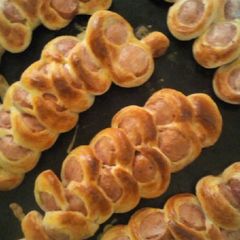 A picture of Sausage bread.