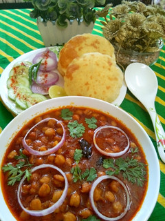 छोले भटूरे (Chole Bhature recipe in Hindi) रेसिपी मुख्य फोटो
