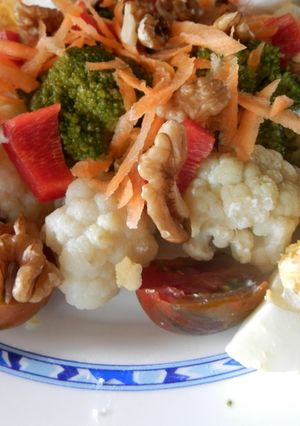 Foto principal de Ensalada de coliflor y brecol con vinagreta de curry