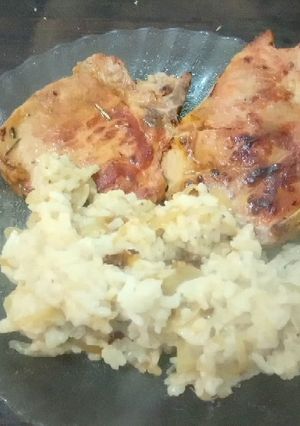 Una foto de Costeletas de cerdo a la plancheta con arroz de José Barnard