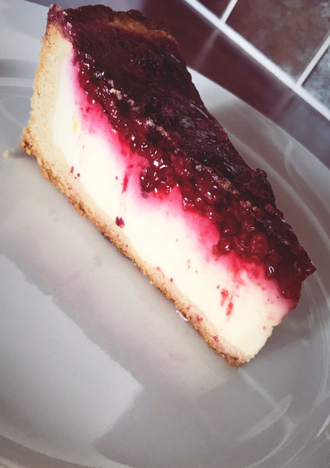 Una foto de Tarta austríaca de crema y frambuesas 🍰