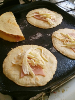 Una foto de Quesadillas de masa 😉