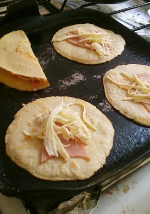 Una foto de Quesadillas de masa 😉