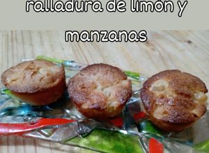 Una foto de Muffins de manzana, mascabo y harina integral