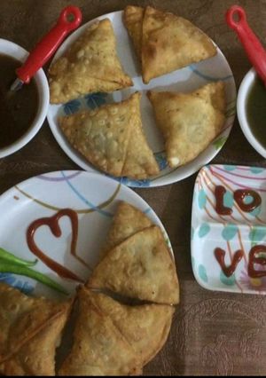 A picture of Perfect samosas.