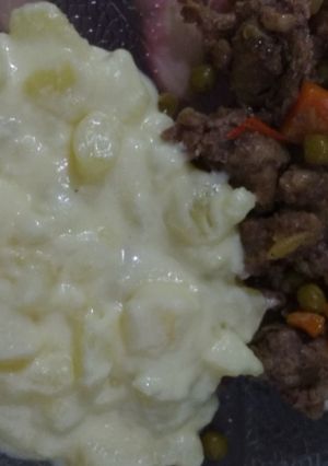 Una foto de "esto que es?" Con papas con crema de queso..