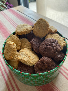 Una foto de Mix de galletas de Avena, unas de coco y jengibre y otras de chocolate
